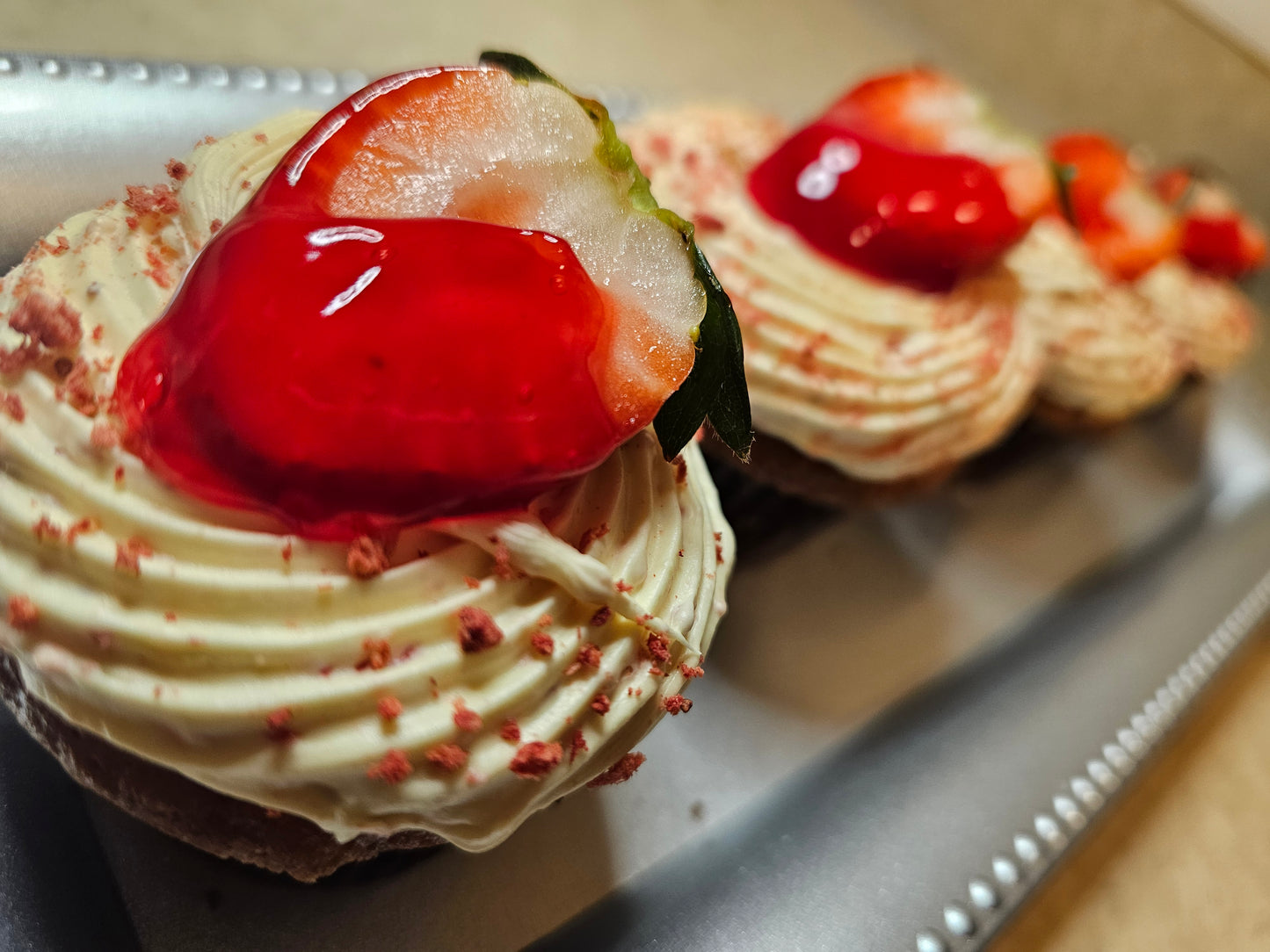 ASSORTED STRAWBERRY BOX