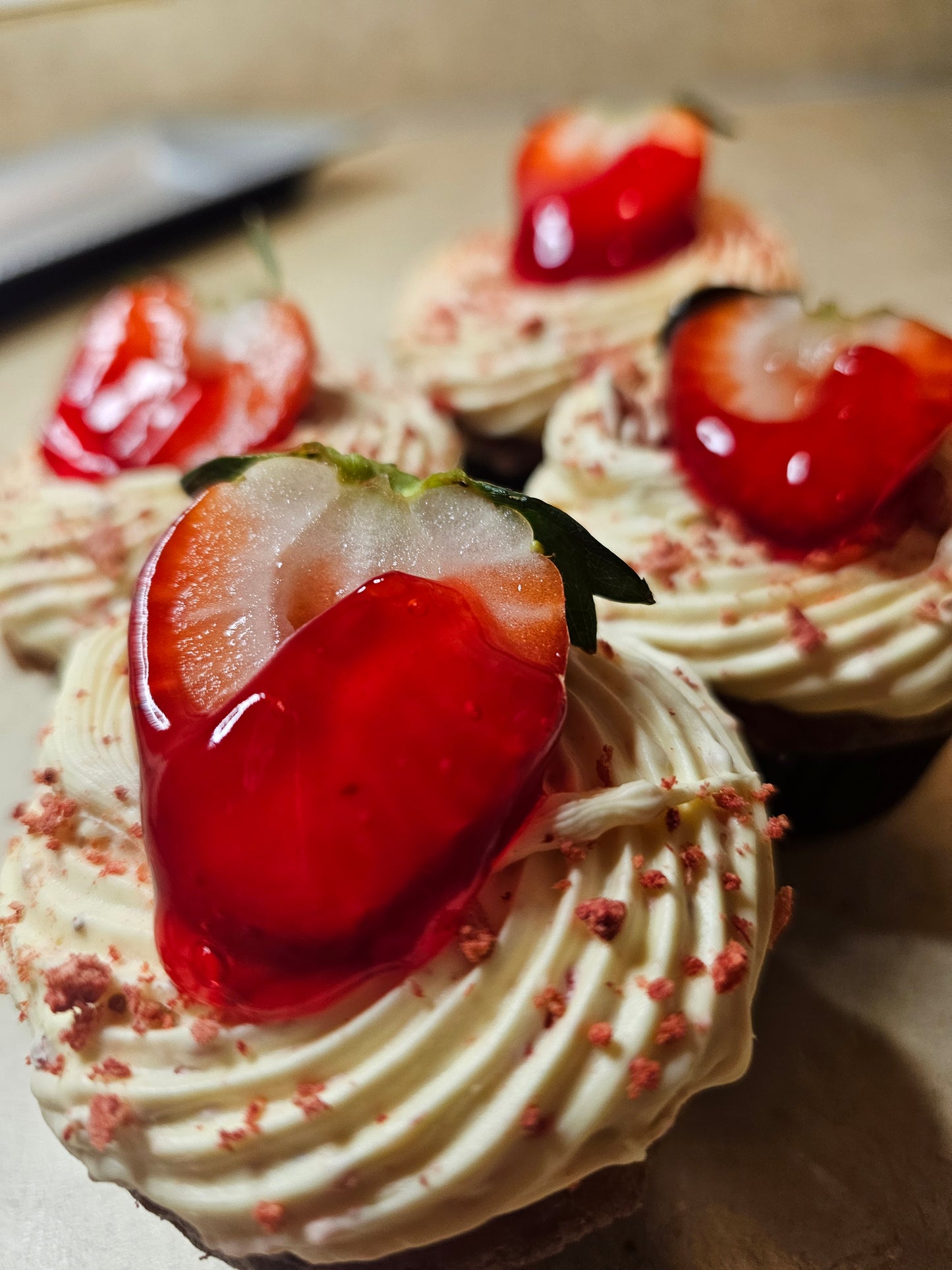 ASSORTED STRAWBERRY BOX